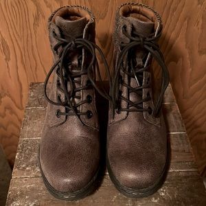 B.O.C brown boots. Women’s size 8.